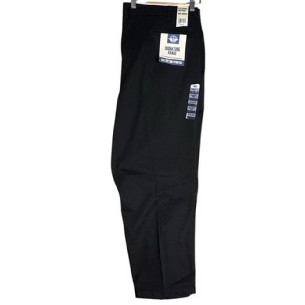 Dockers Signature Khaki Pants Mens 44x30 Black Relaxed Fit Pleated Stretch